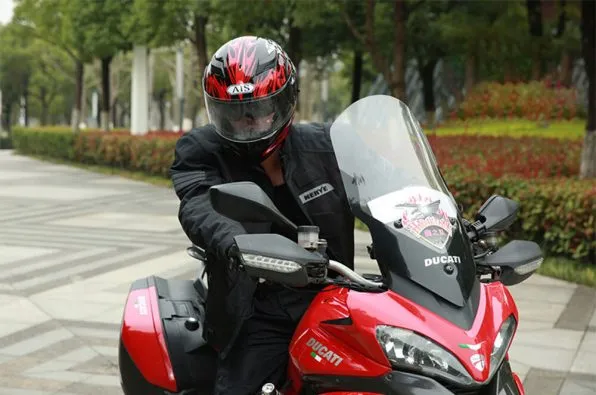 Double Visor Helmet For Racer