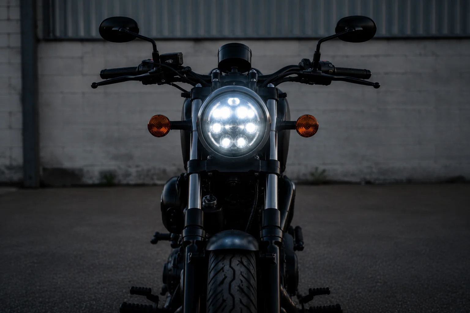 Yamaha Bolt XVS950 with 5.75-inch LED headlight