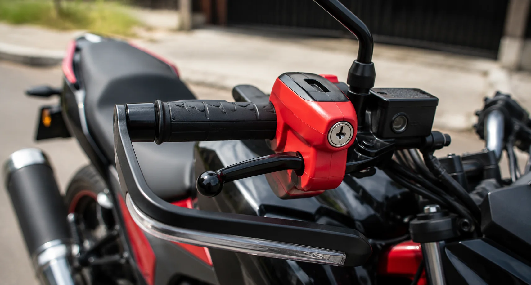Motorcycle brake lever lock