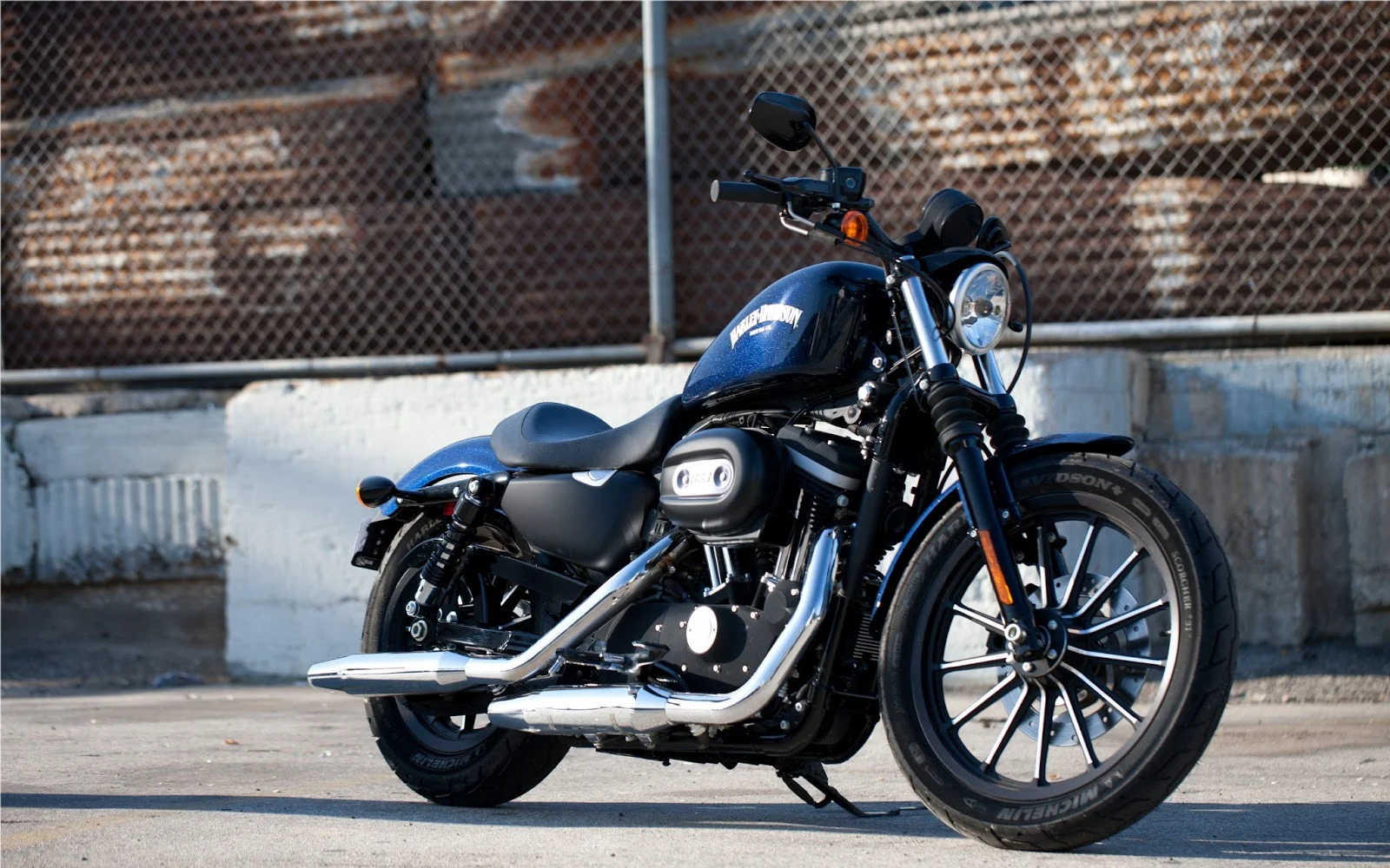 Harley Iron 883